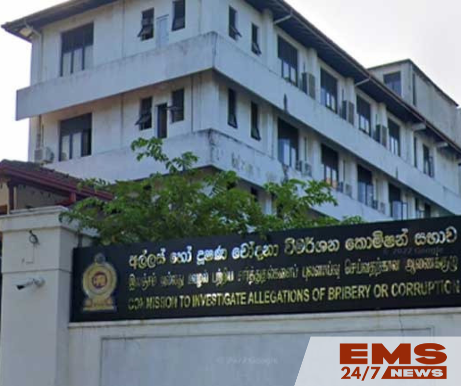 A Sub-Inspector from the Kompannavidiya (Slave Island) Police Station has been apprehended by officers from the Commission to Investigate Allegations of Bribery or Corruption (CIABOC) on charges related to soliciting a bribe.